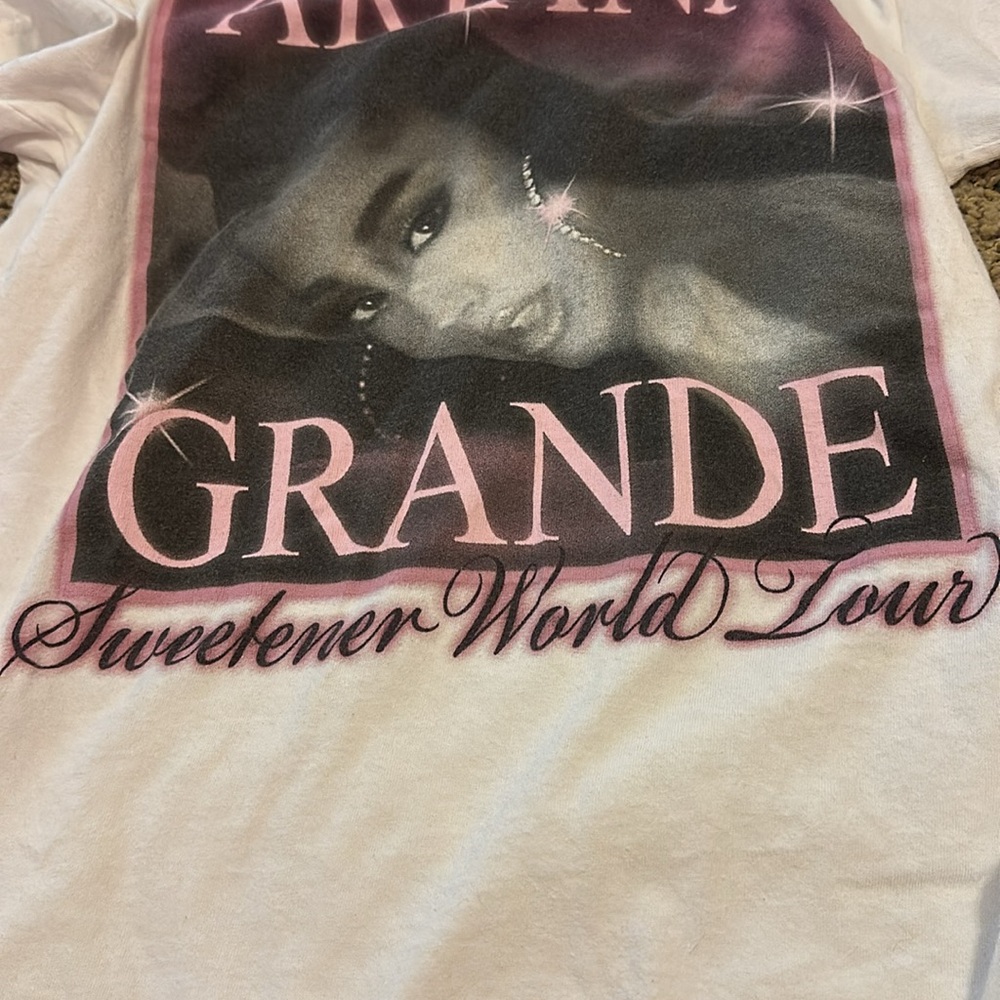 Ariana Grande concert tee - Picture 4 of 4